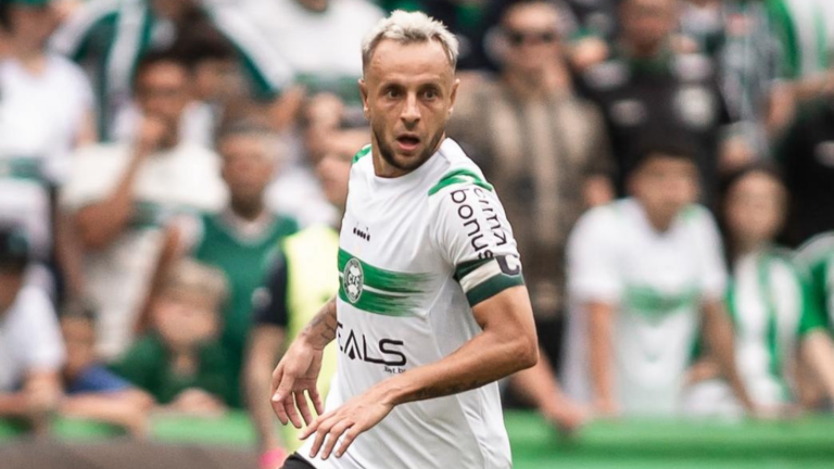 Rafinha encerra carreira após Coritiba (Foto: Redes Sociais)