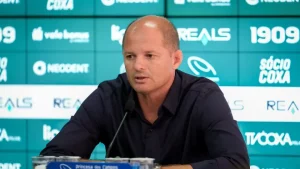 William Thomas em coletiva