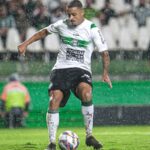 Torcida do Coritiba vê nível de atacantes (Foto: JP Pacheco/Coritiba)
