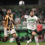 Júnior Brumado jogando pelo Coritiba