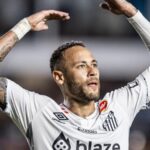 Neymar joga contra o Coritiba esperando pela convocação