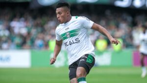 Mozart vai poder contar com Gelado, Sebas e Josué para jogo decisivo (Foto: Gabriel Thá/Coritiba)
