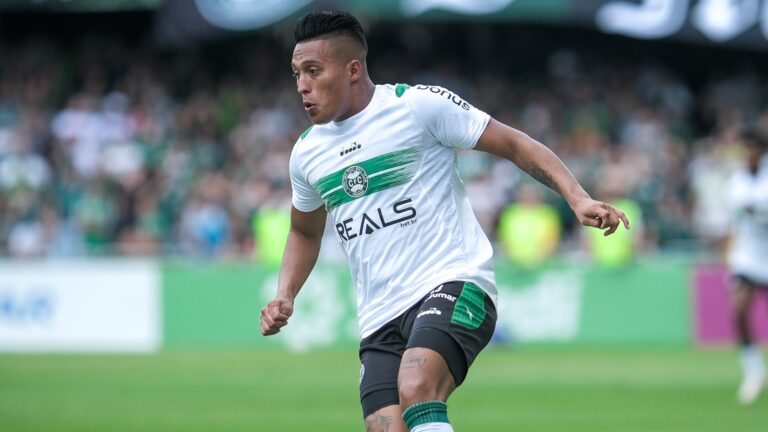 Coritiba recupera Sebas Gómez