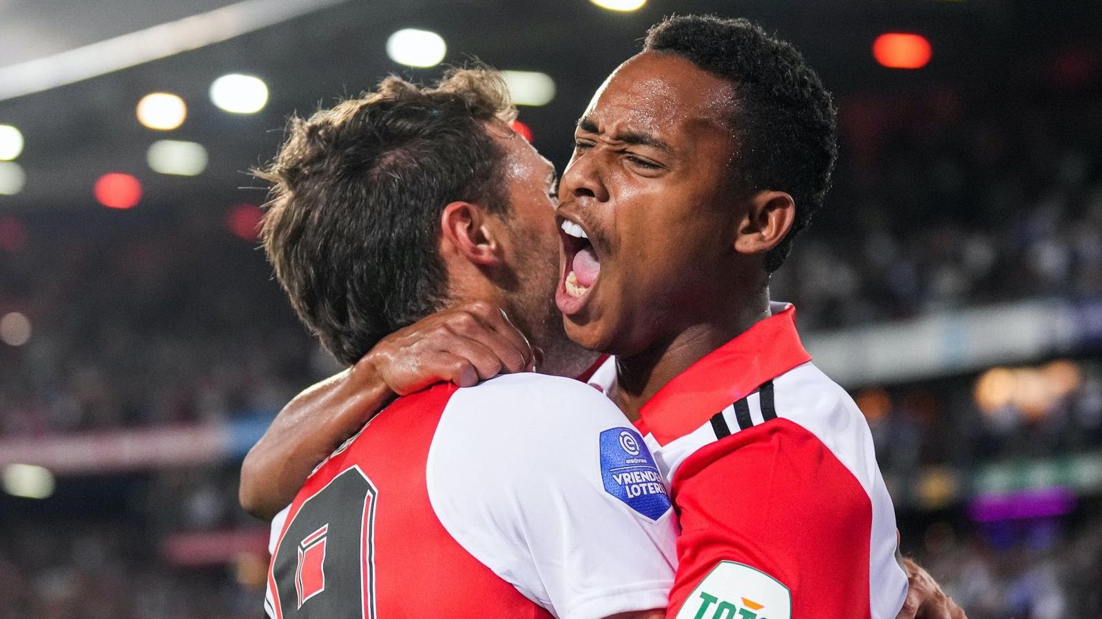 Igor Paixão, ex-Coritiba, comemorando gol pelo Feyenoord