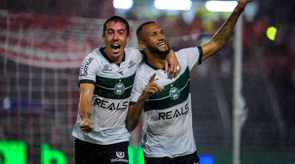 CRB x Coritiba em confronto (Foto: JP Pacheco/Coritiba)