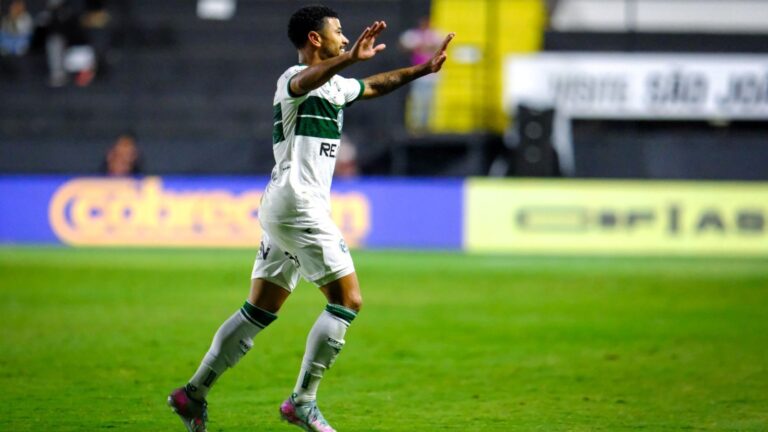 Coritiba se salva com gol de Ronier (Foto: Divulgação/Coritiba)