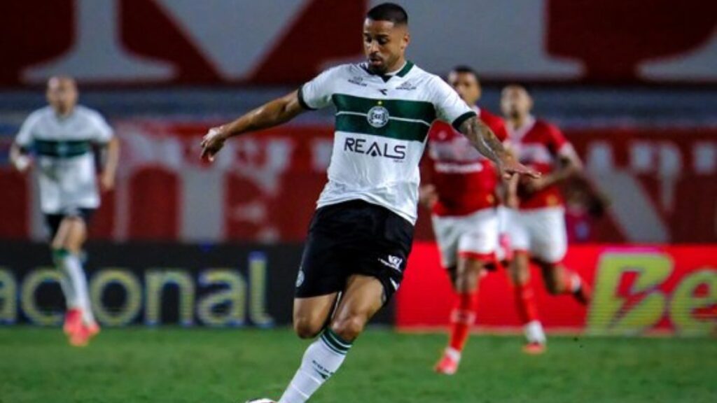 CRB x Coritiba em confronto (Foto: JP Pacheco/Coritiba)