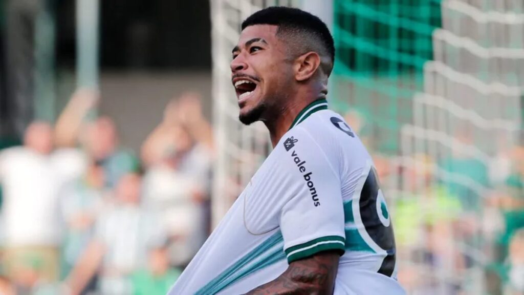 Ronier conquista Mozart no Coritiba (Foto: Divulgação/Coritiba)