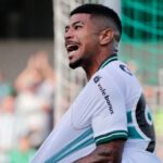 Ronier conquista Mozart no Coritiba (Foto: Divulgação/Coritiba)