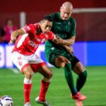 Vila Nova x Coritiba tem jogador a menos (Foto: JP Pacheco/Coritiba)