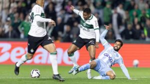 Coritiba dá vexame no couto contra Paysandu (Foto: Reprodução/ge)