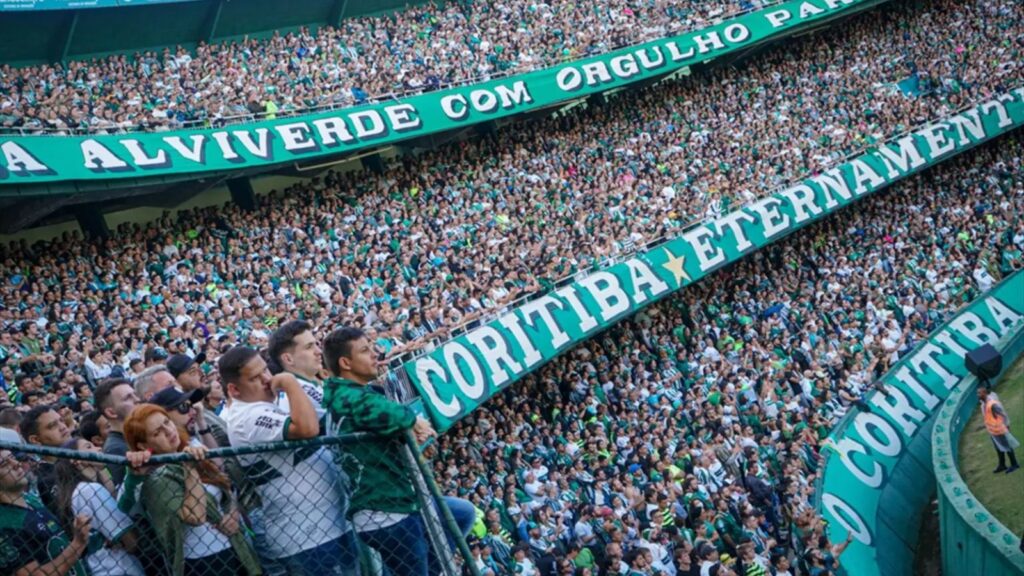 Coritiba lota Couto Pereira (Foto: Divulgação/Coxa)