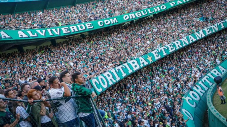 Coritiba lota Couto Pereira (Foto: Divulgação/Coxa)