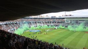 Coritiba lota Couto Pereira (Foto: Guto Marchiori/ge)