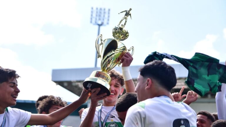 Coritiba é campeão do Sub-15 em Athletiba (Foto: Gerson Ferreira/FPF)