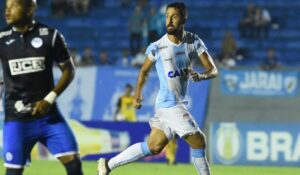 Dirceu, ex-Coritiba, se aposenta (Foto: Gustavo Oliveira/Londrina)