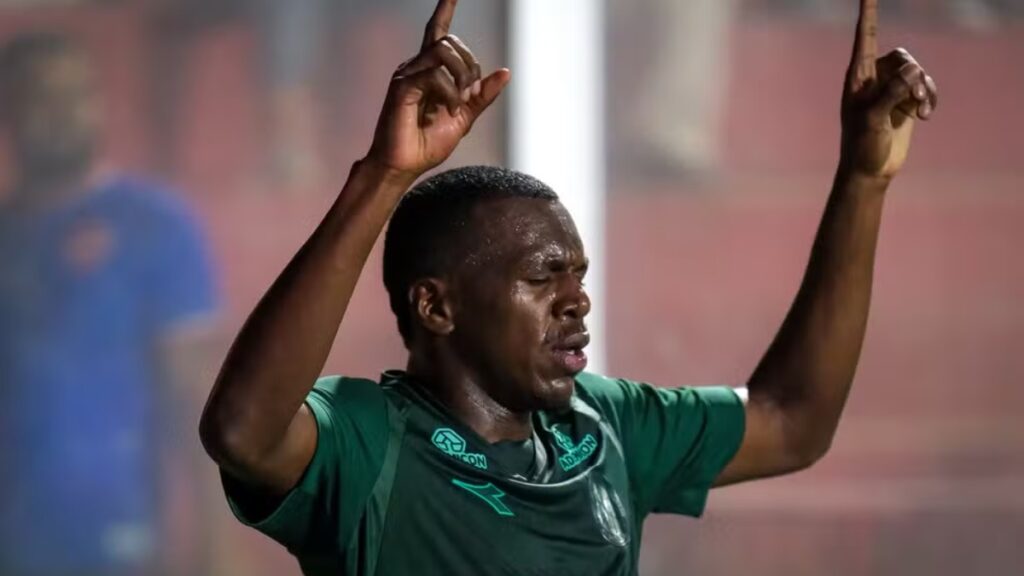Vila Nova x Coritiba tem jogador a menos (Foto: JP Pacheco/Coritiba)