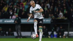 Maicon deve ser capitão em Coritiba x Remo na zaga (Foto: Gabriel Thá/Coritiba)
