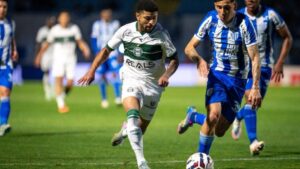 Coritiba vence Avaí na Ressacada (Foto: JP Pacheco)