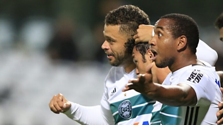 Coritiba foi rebaixado em 2017 (Foto: Albari Rosa)