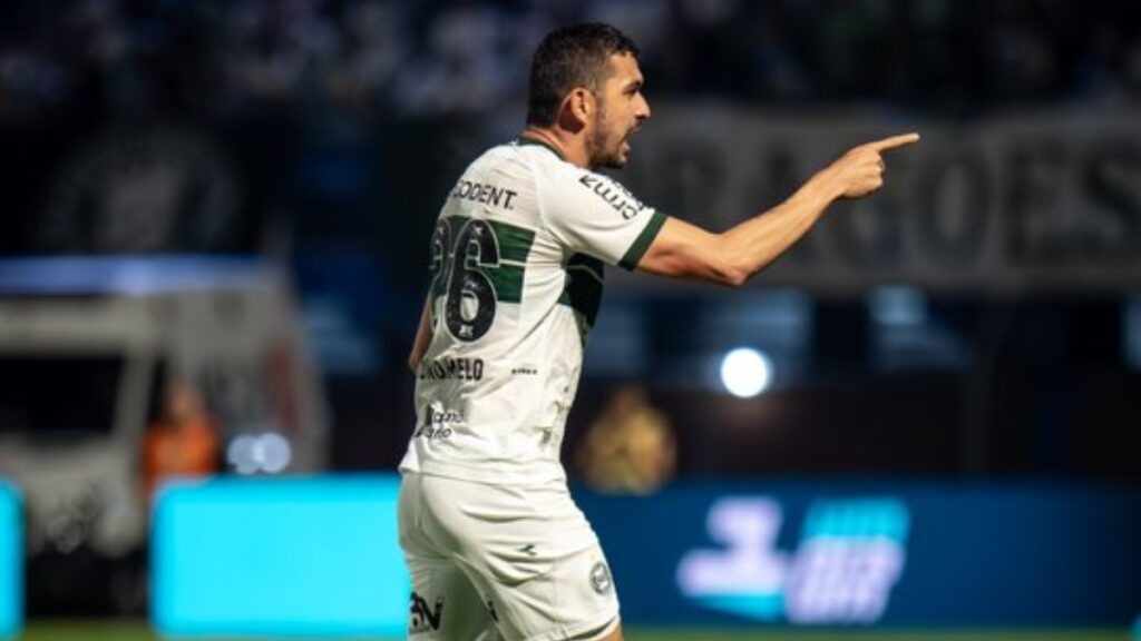 Coritiba vence Avaí na Ressacada (Foto: JP Pacheco)