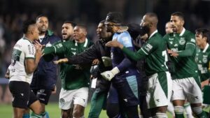 Confusão entre Coritiba x Goiás (Foto: Reprodução/Redes Sociais)