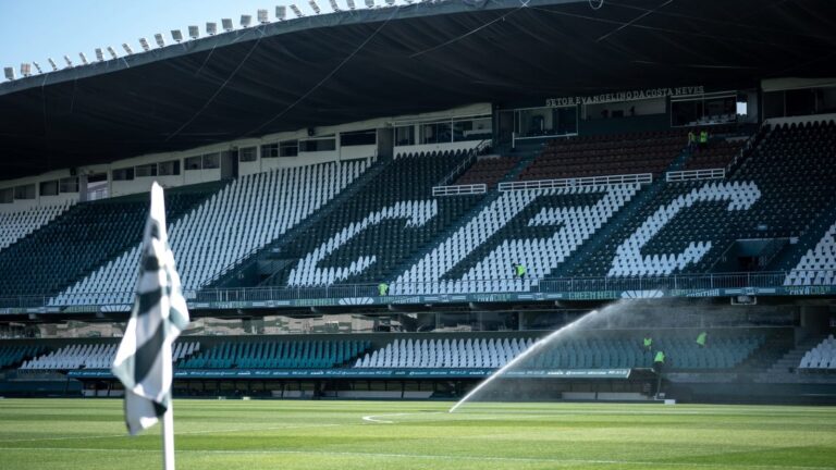 Coritiba interdita setor para obras