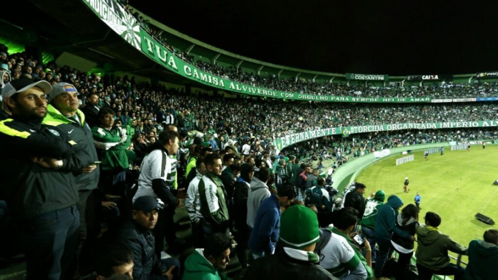 Saiba onde assistir Coritiba x Ferroviária, que acontece pela Série B (Foto: Reprodução/Redes Sociais)