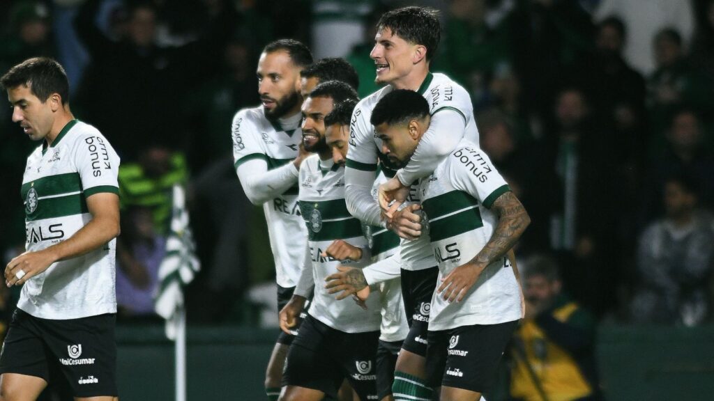 Rodrigo Rodrigues desfalca Coritiba (Foto: Gustavo Oliveira/Coritiba)