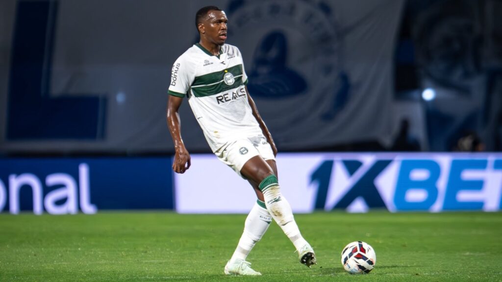 jacy-avai Coritiba vence Avaí na Ressacada (Foto: JP Pacheco)