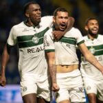Coritiba vence Avaí na Ressacada (Foto: JP Pacheco)