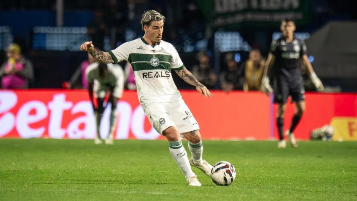 Coritiba vence Avaí na Ressacada (Foto: JP Pacheco)