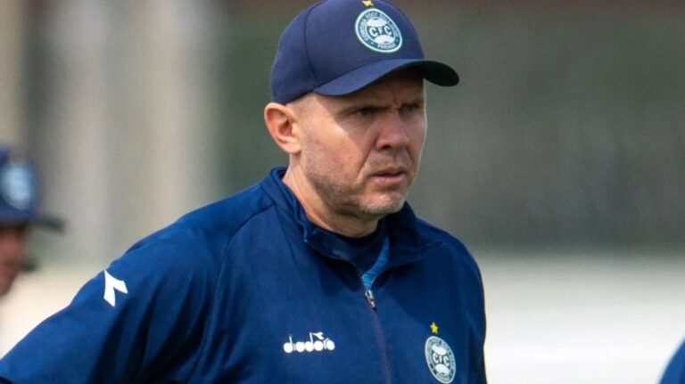 Mozart reclama da torcida do Coritiba (Foto: JP Pacheco/Coritiba)