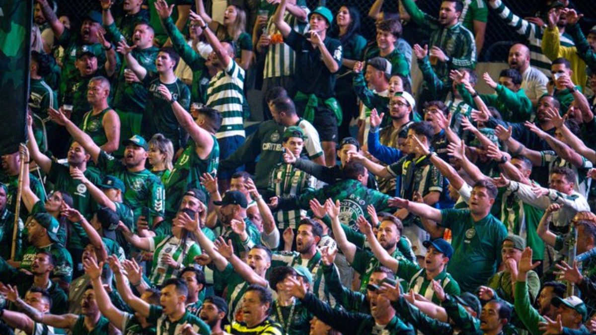 Coritiba vence Avaí na Ressacada (Foto: JP Pacheco)