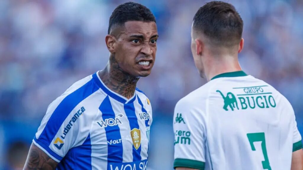 Alef-Manga-Avai-x-Chapecoense Alef Manga ex-Coritiba (Foto: Divulgação/Avaí)