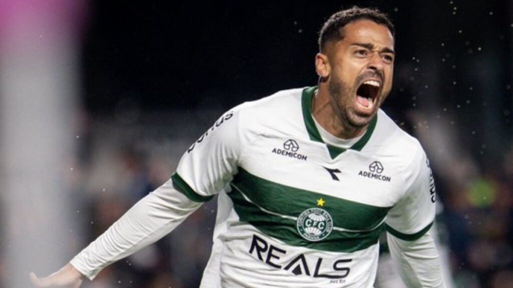 delatorre-atletico-go Coritiba vence Atlético-GO com susto (Foto: JP Pacheco)