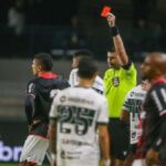 Zeca do Coritiba é agredido (Foto: Gazeta Press)