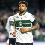 Coritiba empata com CRB em casa (Foto: JP Pacheco)