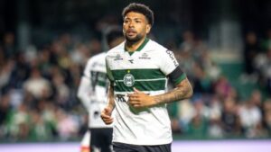 Coritiba empata com CRB em casa (Foto: JP Pacheco)