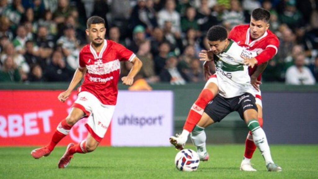 Coritiba empata com CRB em casa (Foto: JP Pacheco)