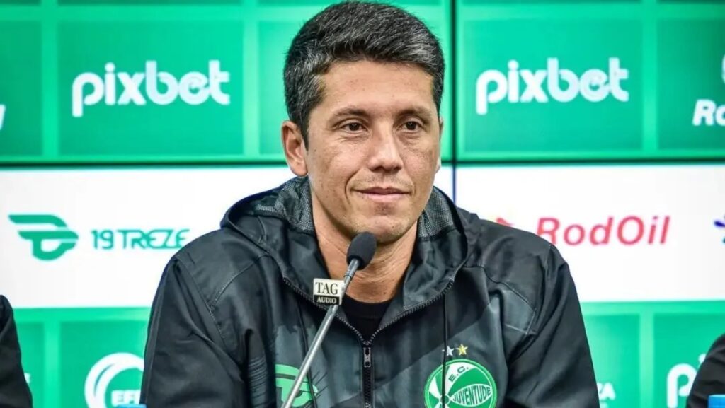 Coritiba mira Thiago Carpini