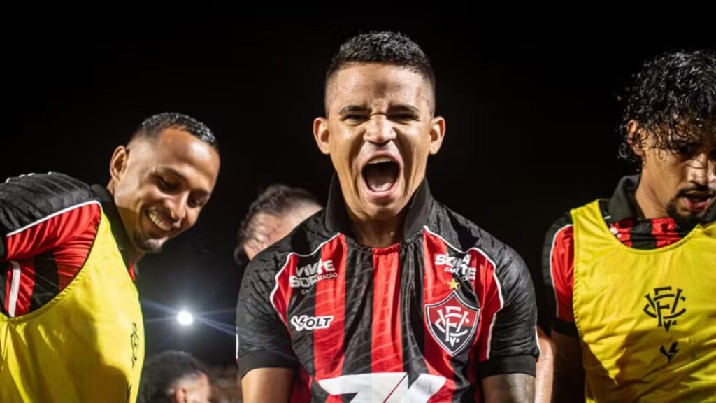 Coritiba busca acerto com atacante Erick