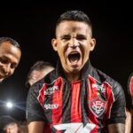 Coritiba busca acerto com atacante Erick