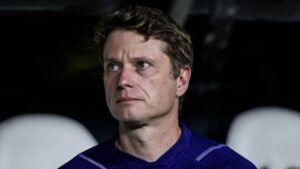 Fernando Seabra precisa de reforços no Coritiba