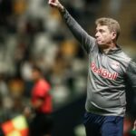 Coritiba se aproxima de Fernando Seabra