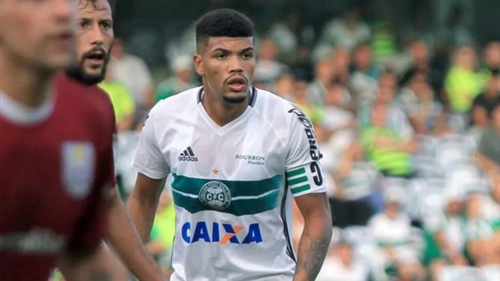 Coritiba tem interesse em Juninho e aguarda Internacional
