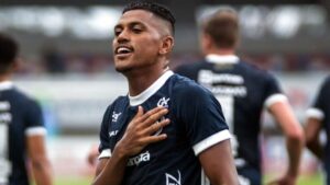 Coritiba anuncia Pedro Rocha como novo atacante