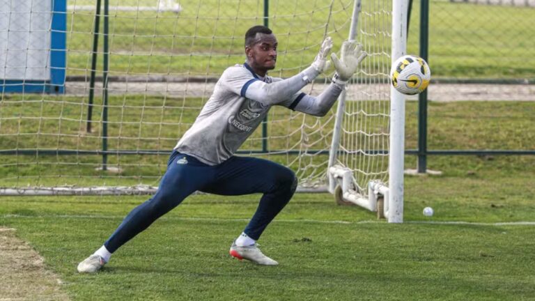 Coritiba empresta Rafael William ao Azuriz