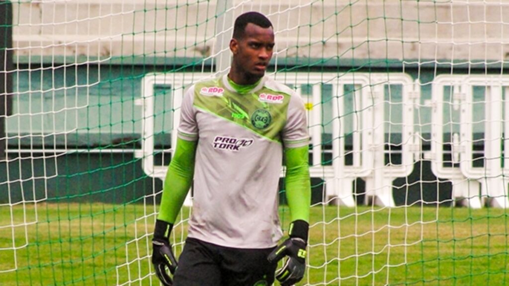 Rafael William é emprestado ao Azuriz