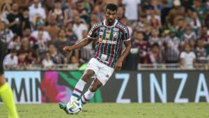 Coritiba tira Thiago Santos do Fluminense